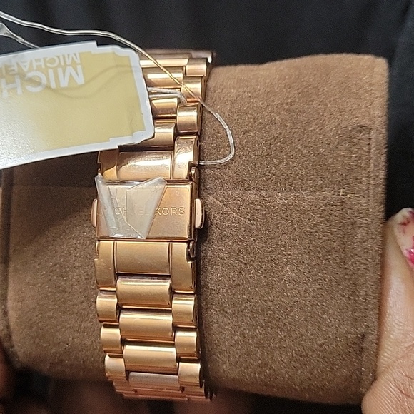 MICHAEL KORD SWISS MOVEMENT WATCH NEW IN BOX TAGS - Picture 4 of 8